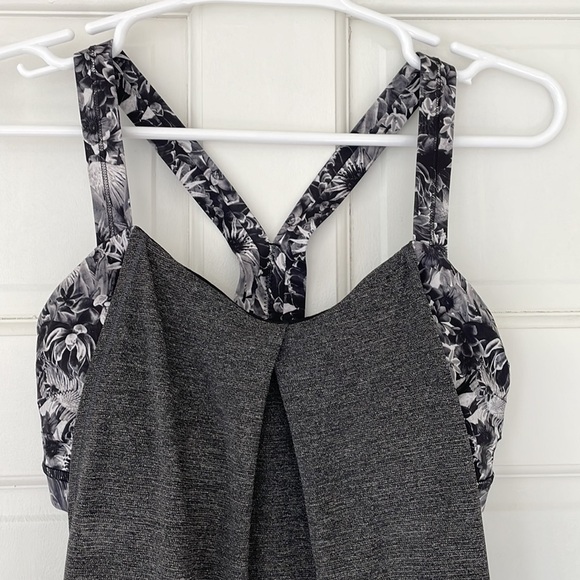 LULULEMON Rest Less tank size 6 grey built in bra floral - Picture 3 of 7